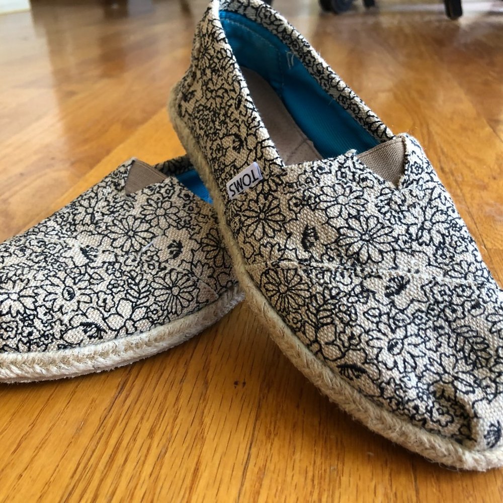 TOMS espadrilles 5.5